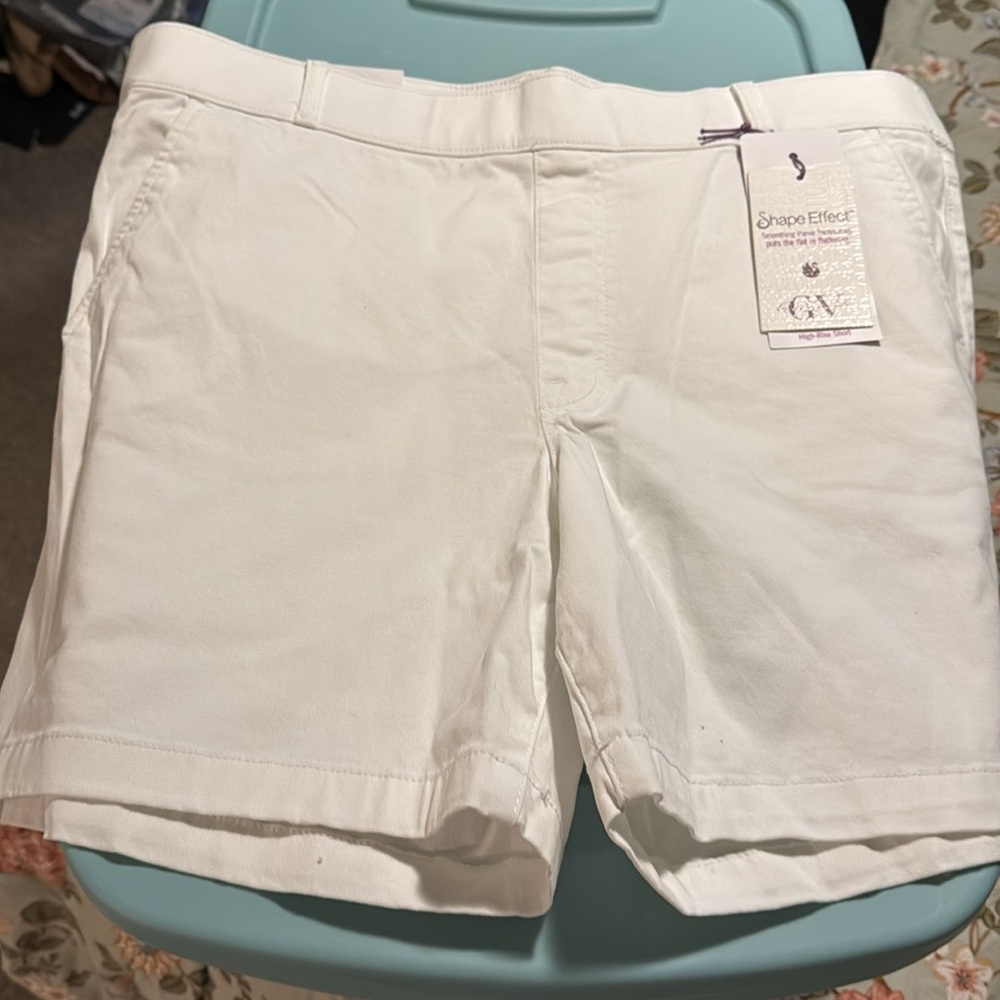 Gloria Vanderbilt pull on jeans shorts. Never worn.